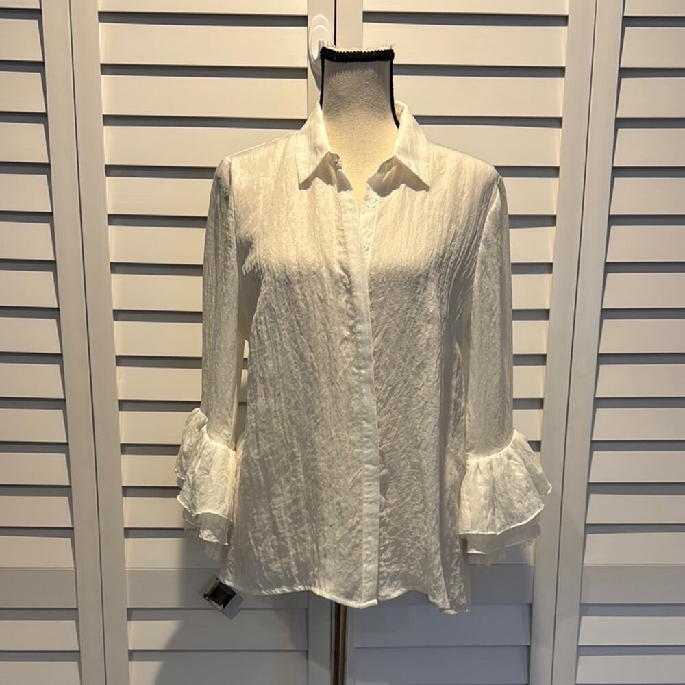 Reset by Jane NWOT Elegant White Bell Sleeve Blouse with Notched Collar